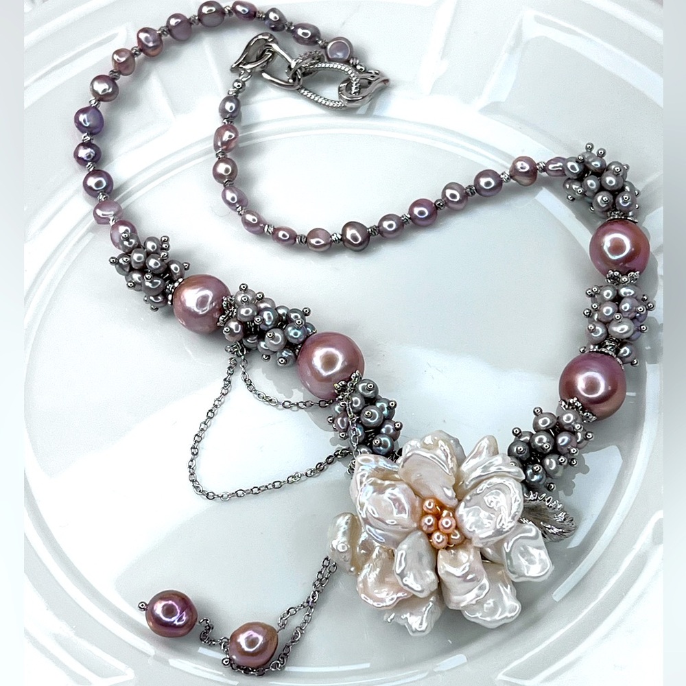 Stunning 🤩 Handmade Freshwater Keshi Pearl Huge Edison Cluster Necklace Flower 🌺 - Picture 2 of 5